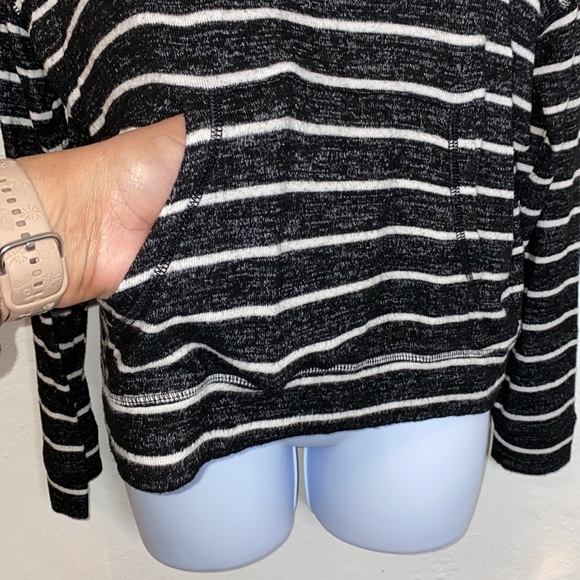 American Eagle Women's  Black & White Striped Hoodie Soft  Pullover - Picture 3 of 7